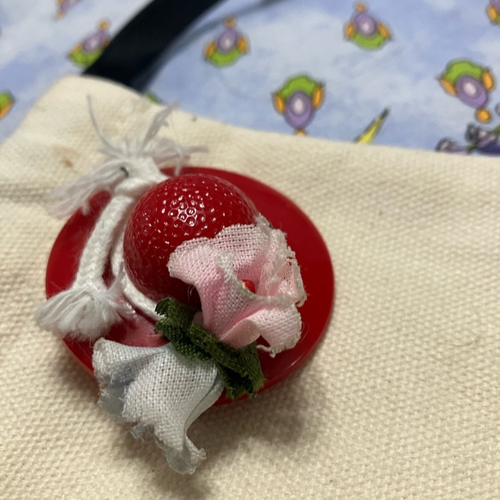 Pin brooch vintage celluloid red hat pin